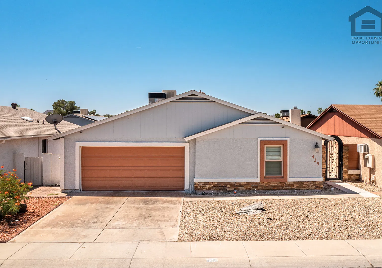 3bed/2bath House At 7th/101! Ready For Immediate Move-In! -- Pool! No Hoa! — Photo 1