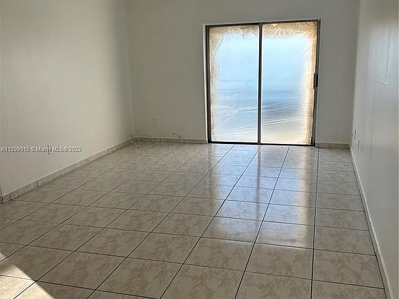 3rd image of 888 NE 132nd St APT 407