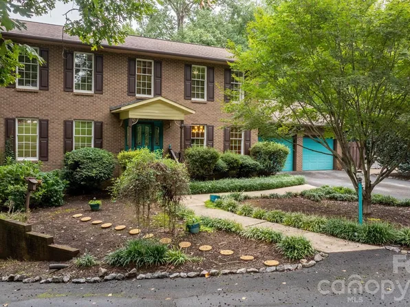 3110 Ninth Tee Dr, Newton, NC 28658