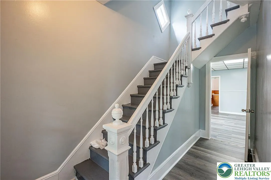 4 bed, 1.5 bath, 1802 sqft, $2,400 — Photo 4