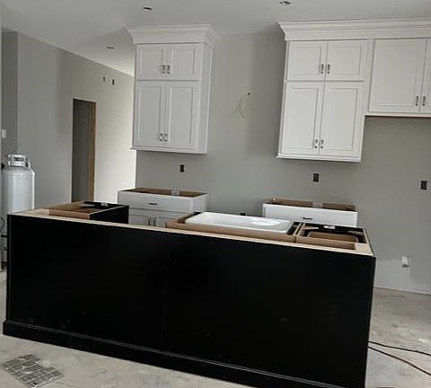 3rd image of 661 Shaker Dr
