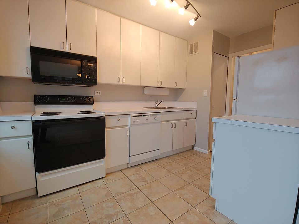 1st image of 532 W Hawthorne Pl #2310