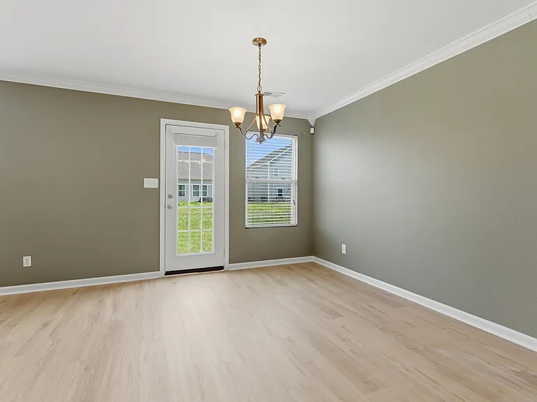29889 Glenrose Way — Photo 5