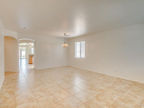 5th image of 43616 W McClelland Ct