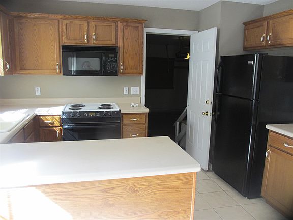 4th image of 418 Sierra Ct