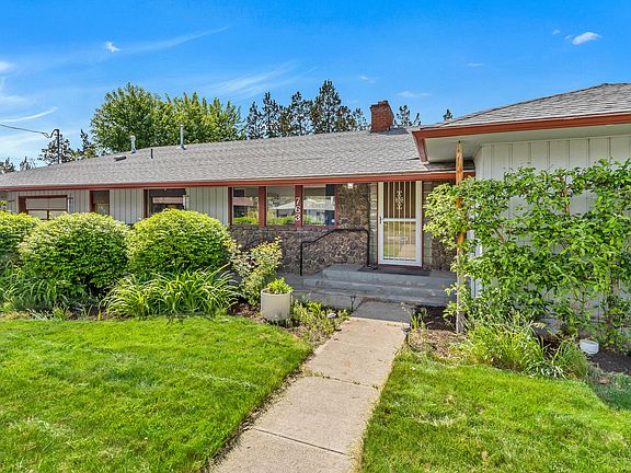3rd image of 763 NW Canyon Dr