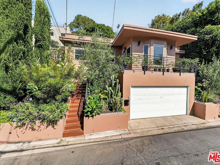1515 Rendall Pl — Photo 2