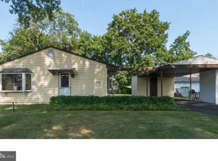 274 Thornridge Dr, Levittown, PA