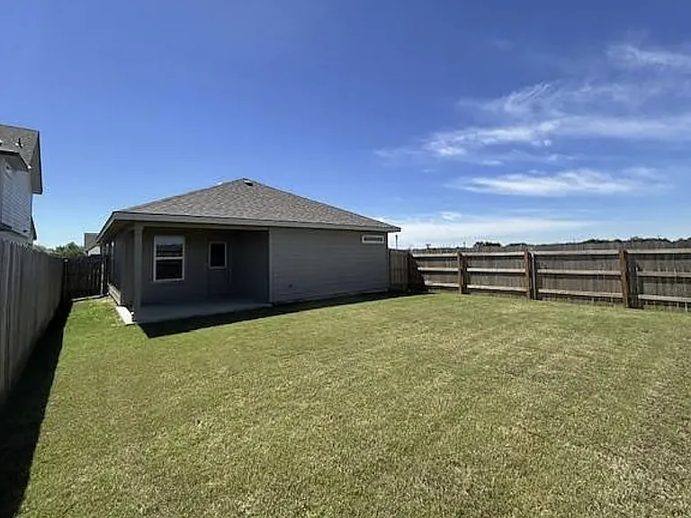 305 Randall Pl — Photo 17