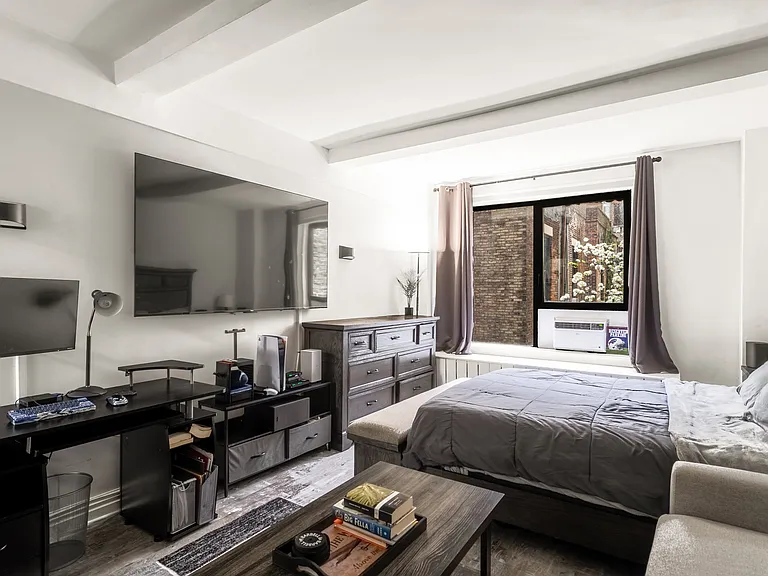 235 W 102nd St #3T — Photo 3