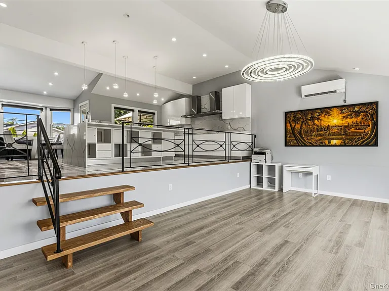 31 Sutton Hill Ln — Photo 14