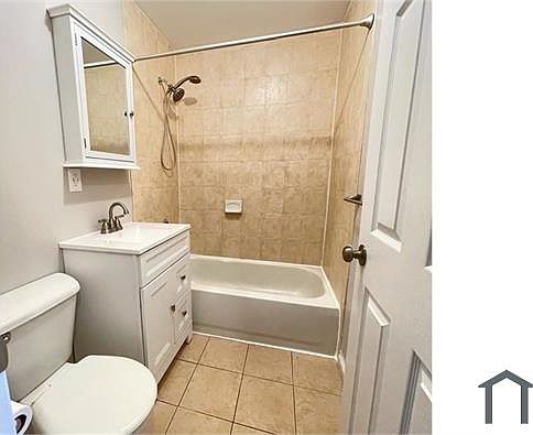 4th image of 2027 Daly Ave #2