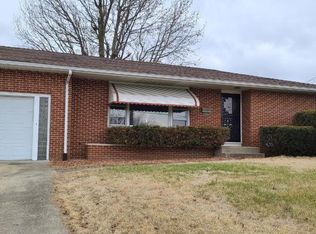 1104 Grand Ave, Johnston City, IL 62951