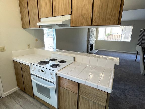 3rd image of 125 Connemara Way APT 125