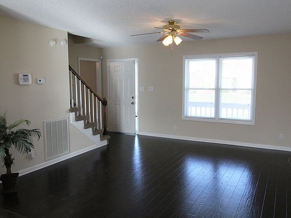 4th image of 1100 Travis Pl