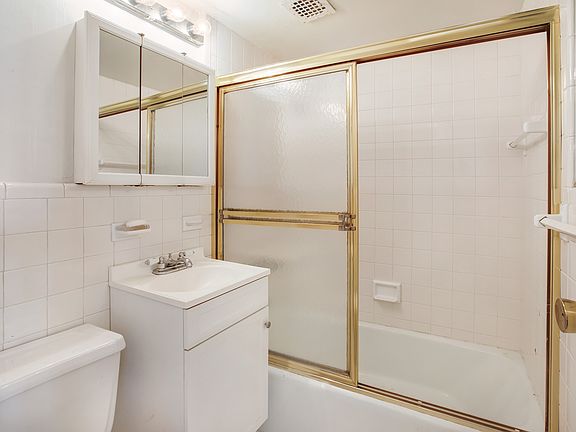 5th image of 34 W 85th St APT 3