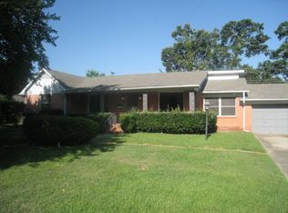 3 Stanford Dr, Texarkana, TX 75503