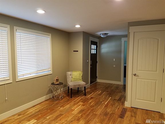 4th image of 12816 18th Ave E