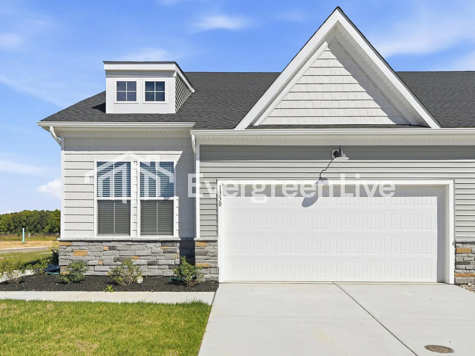 2 bed, 2.0 bath, 1518 sqft, $2,090 — Photo 1