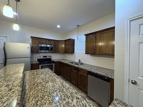 4th image of 1601 Lenert Cir