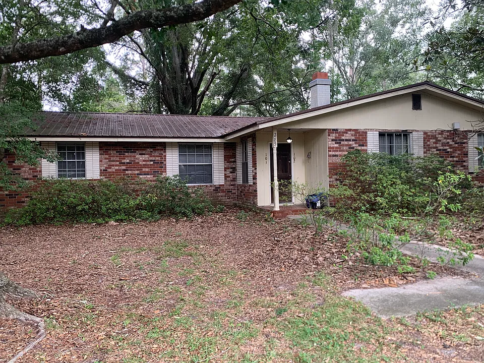 285 SW Hudson Ln #101