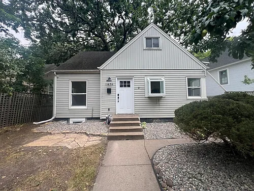 1876 Chelton Ave W Photo 1