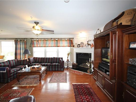 2nd image of 302 Balaban Cir