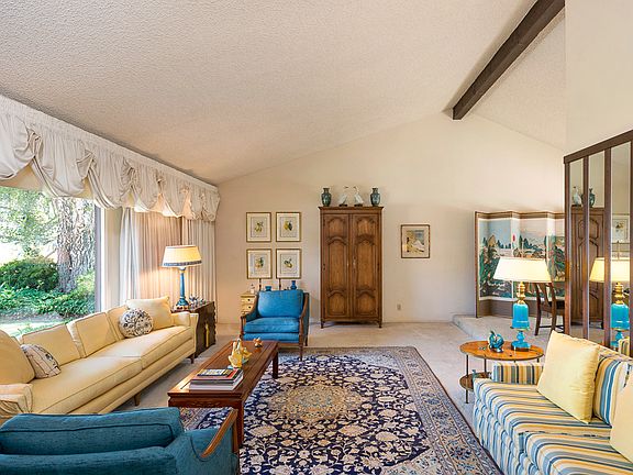 4th image of 1090 Linda Glen Dr