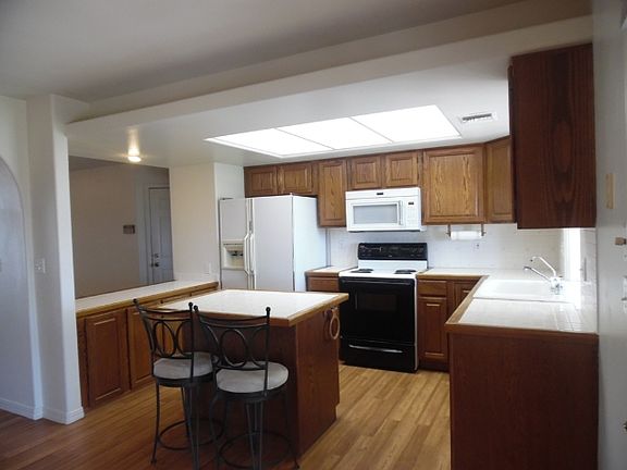 4th image of 8226 S Carob Dr