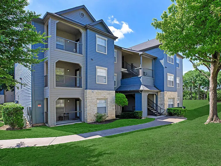 Falls Round Rock — Photo 32