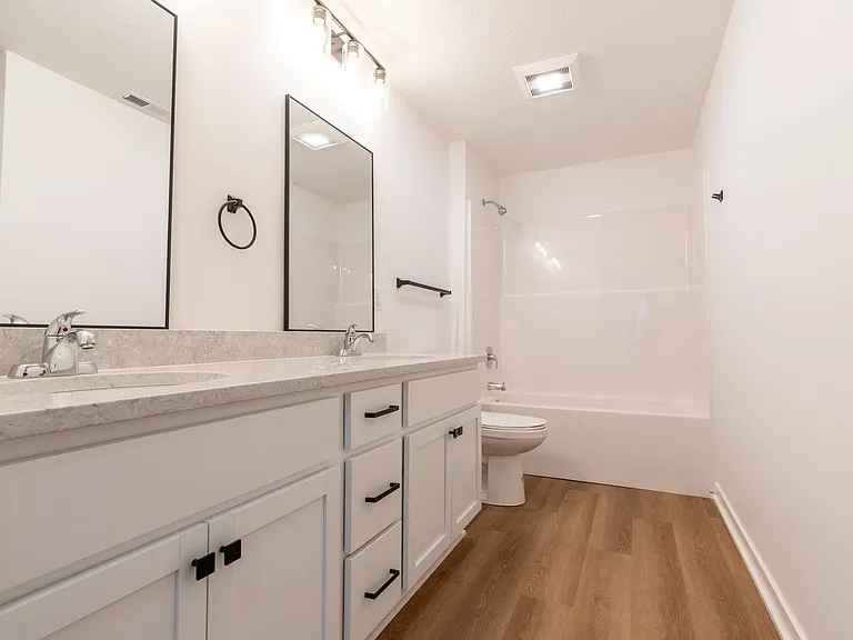 110 N Delaware Ave — Photo 36