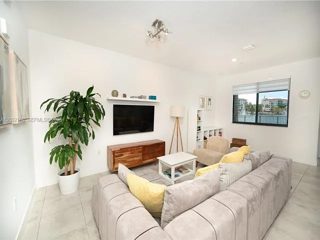 4640 NW 84th Ave — Photo 12