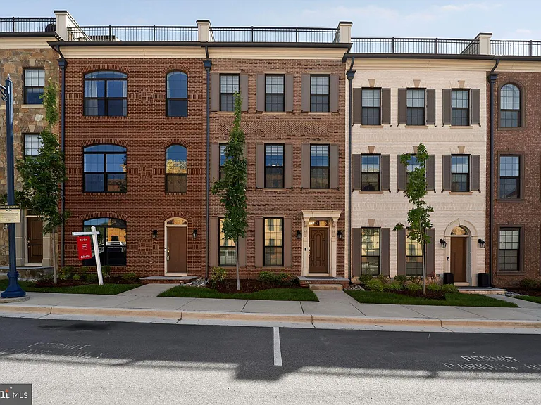 620 Halsey Way — Photo 1