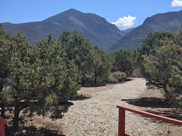 30 Dulcimer Rd, Questa, NM 87556