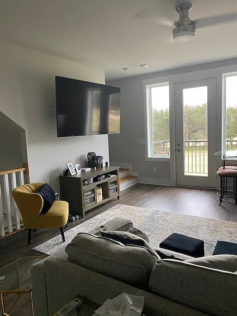 3 bed, 1444 sqft, $1,795 — Photo 2