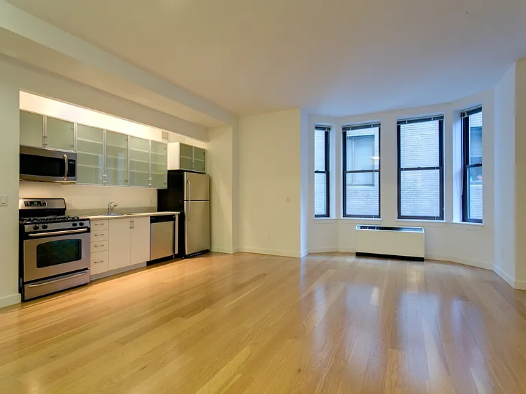 37 Wall St #11D — Photo 1