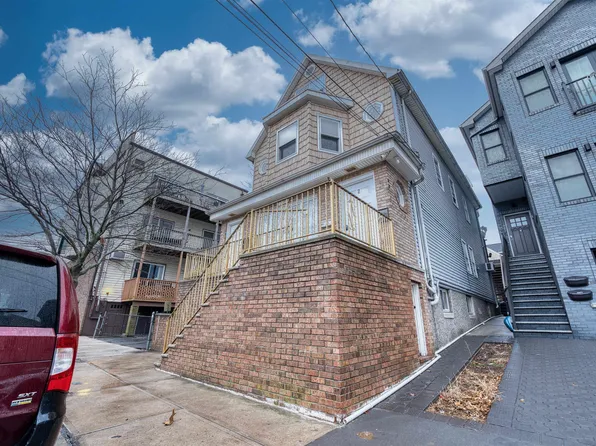 118 W 19th St #2, Bayonne, NJ 07002