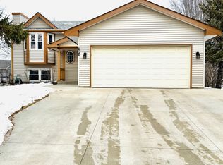 5746 S Park Dr, Savage, MN 55378