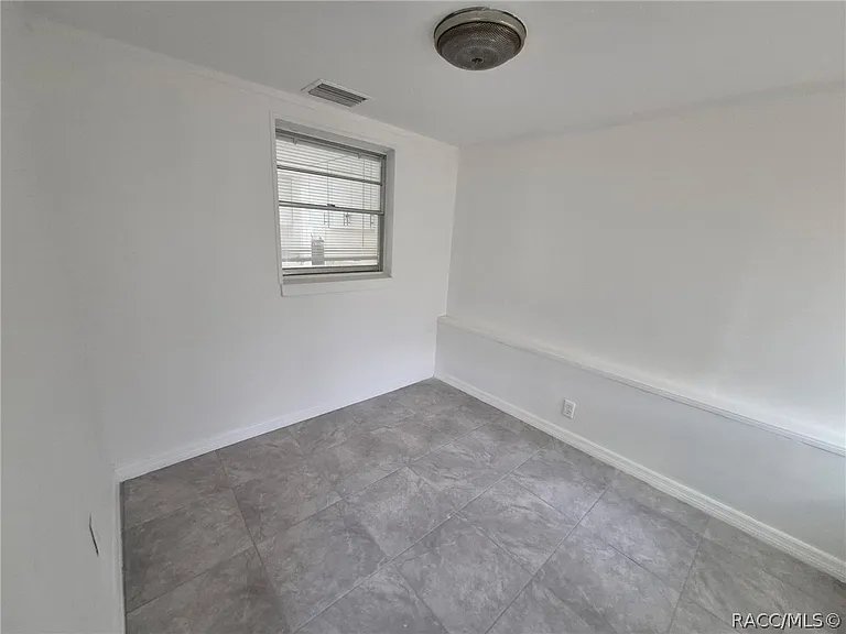 27 E Lemon St — Photo 2