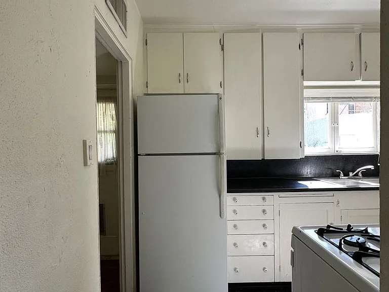 1115 S Maple Ave — Photo 14