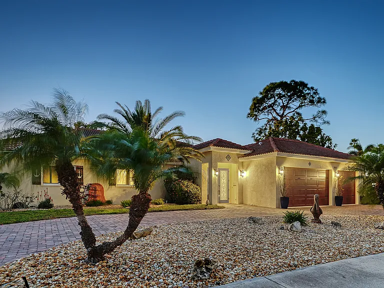 1102 Mallorca Dr — Photo 56