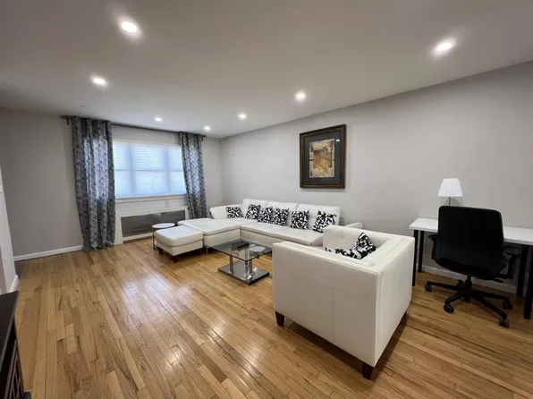 50 College Street image 5 of 31