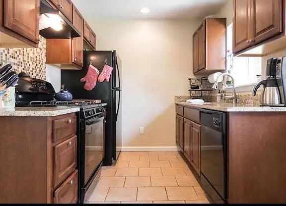 5th image of 3100 La Salle Dr