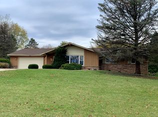 W210S6905 Stonecrest Rd, Muskego, WI 53150