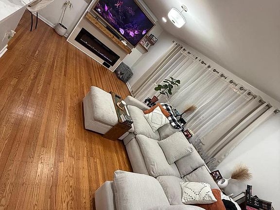 4th image of 805 Griffith St