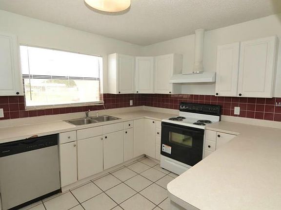 3rd image of 762 Harland Ct