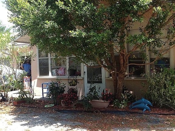 3rd image of 1631 Charity St
