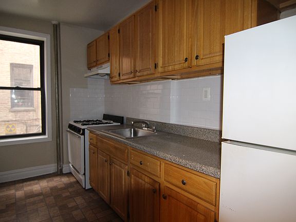 5th image of 30-70 48th St Unit 4C
