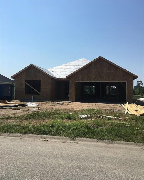 1st image of 115 Roswell Dr W