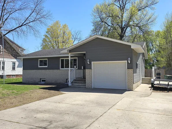 424 E 2nd St, Litchfield, MN 55355